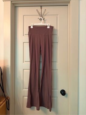 High-Waist Flared Leg Yoga Pants - Mauve
